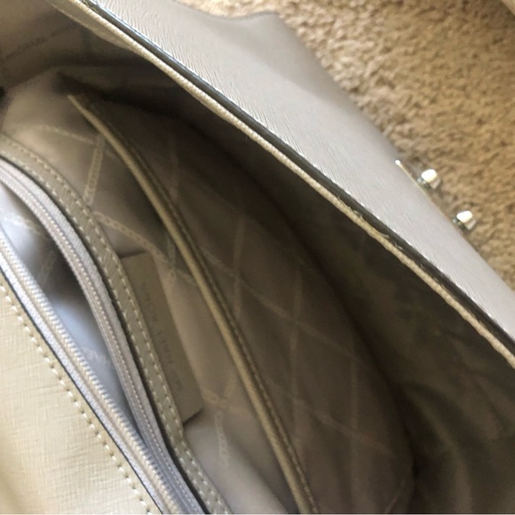 Michale Kors grey purse - Picture 2 of 4